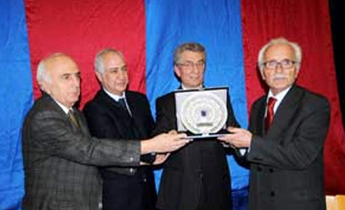 Kumaşsız elbise yanlışı!