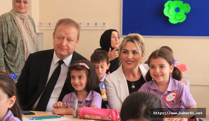 Vali Yavuz ilk zili çaldı, Trabzon'da eğitim öğretim yılı açıldı