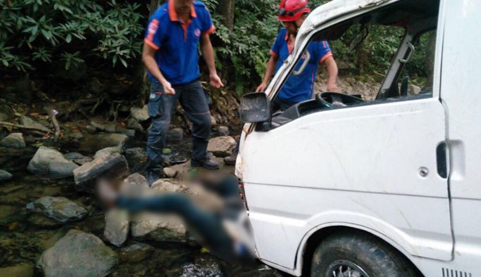 Trabzon'da minibüs dereye uçtu: 1 ölü 3 yaralı