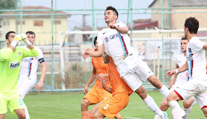 Trabzonspor'da gençler yendi sıra ağabeylerinde