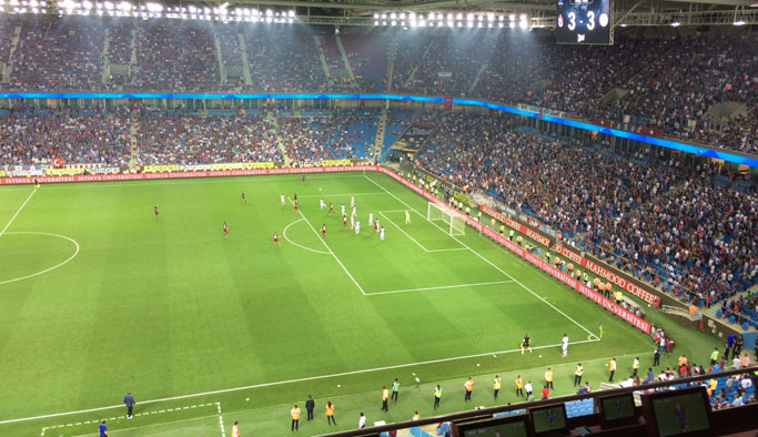 Trabzonspor taraftarlarından Ersun Yanal'a tepki