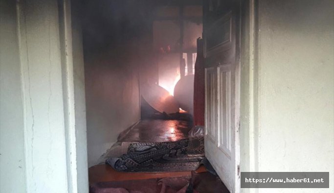 Evde yangın can aldı