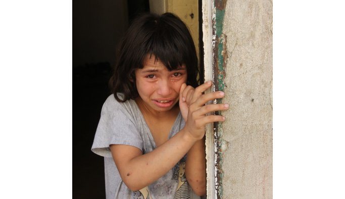 Anne terk etti, baba işe gitti, aç kalan çocuklar...