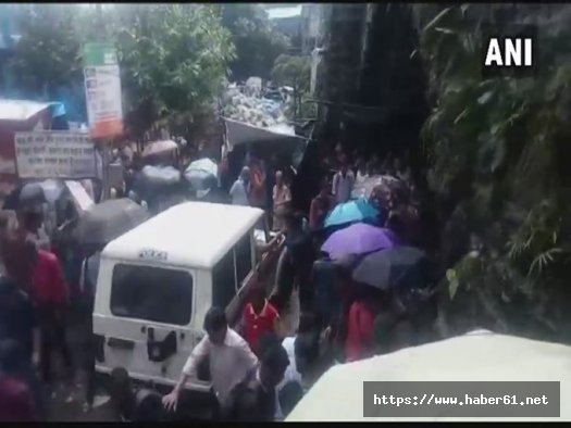 Trene binmek için birbirlerini ezdiler: 15 ölü