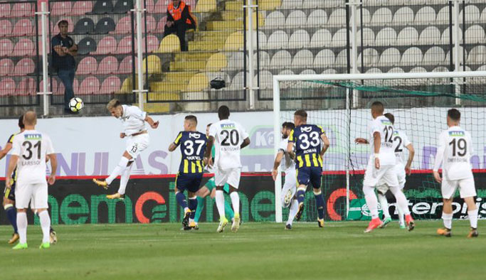 Akhisar Fenerbahçe'yi devirdi