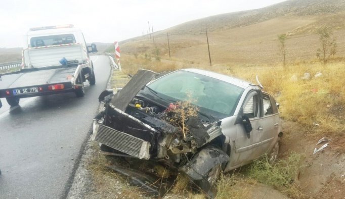 Takla atan otomobilden yara almadan kurtuldu