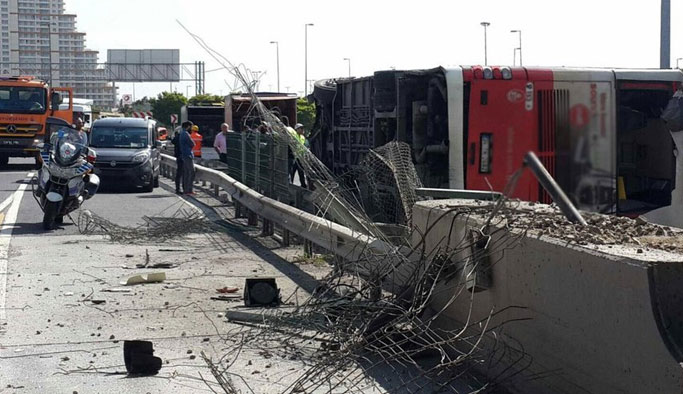 Otobüs devrildi! Çok sayıda yaralı var