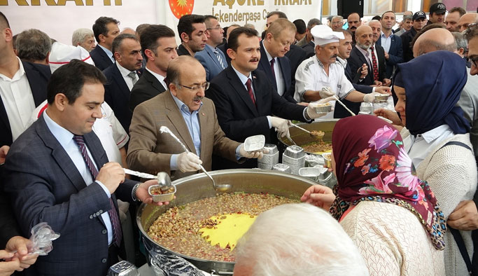 Trabzon'da Cumhurbaşkanlığı'ndan aşure ikramı