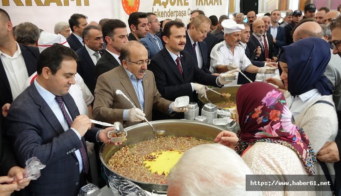 Cumhurbaşkanı Erdoğan'ın Aşure ikramı dağıtıldı