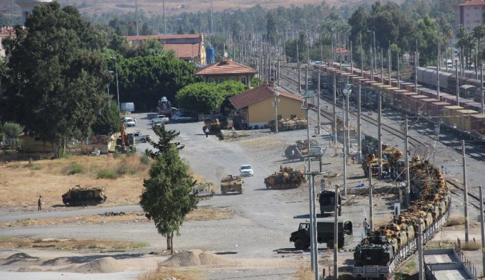 Hatay sınırına askeri sevkiyat