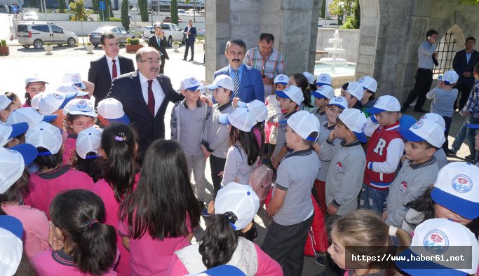 Gümrükçüoğlu öğrencileri ağırladı