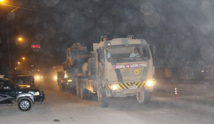 Sınıra tank sevkiyatı yapıldı