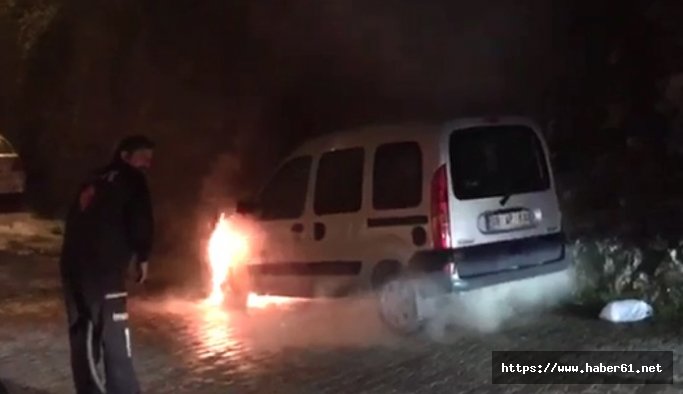 Artvin’de Park Halindeki Araç Gece Saatlerinde Alev Aldı
