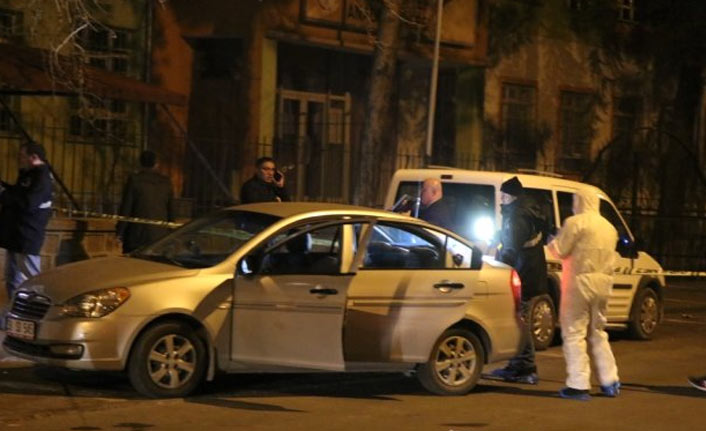 Polis aracına silahlı saldırı!