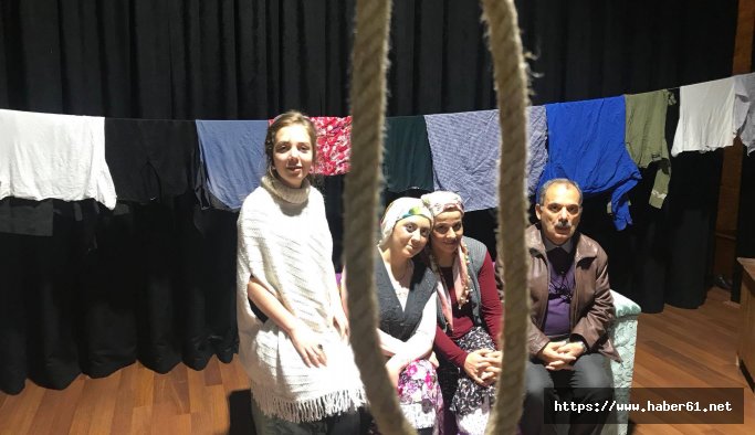 Sahneye  İdam ipi astılar Kadına şiddeti ironiyle anlattılar