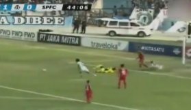 Maçta kafasına darbe alan kaleci öldü!