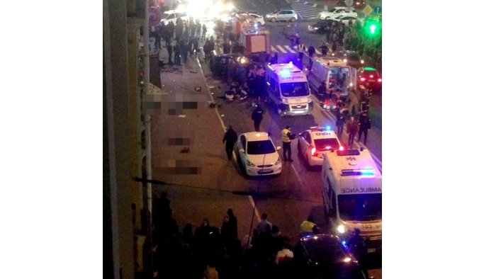 Araç kalabalığa daldı: 6 ölü