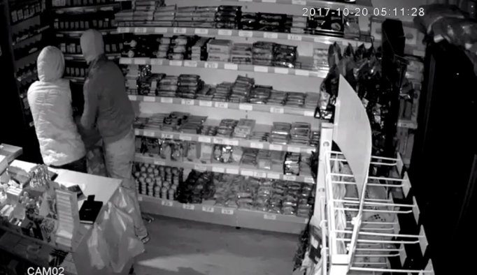 3 dakikada büfe soydular