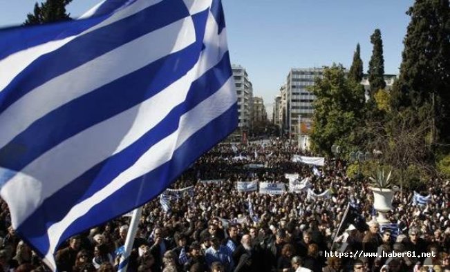 Komşuda gazeteciler greve gidiyor