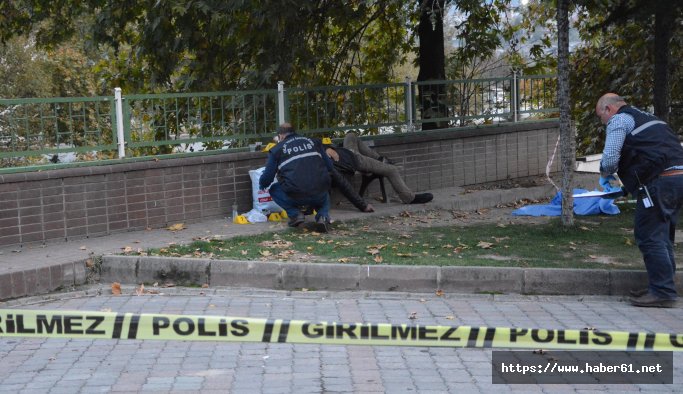 İşsiz adam bankta ölü bulundu