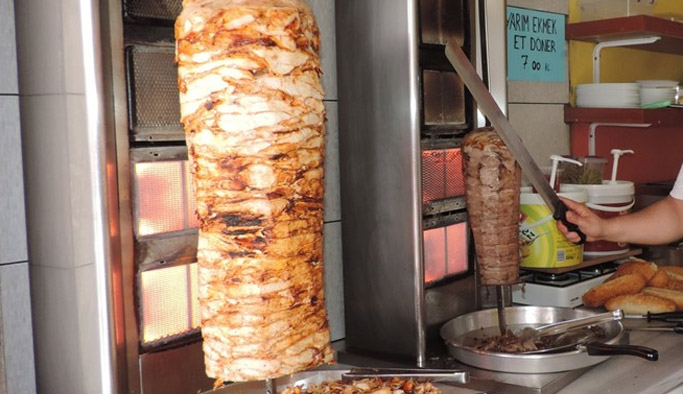 Trabzon'da üç dönerciye kapatma cezası!