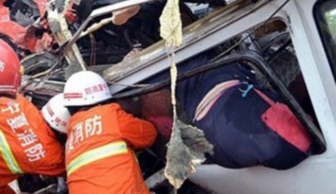 Katliam gibi kaza kamerada ! 10 ölü, 26 yaralı