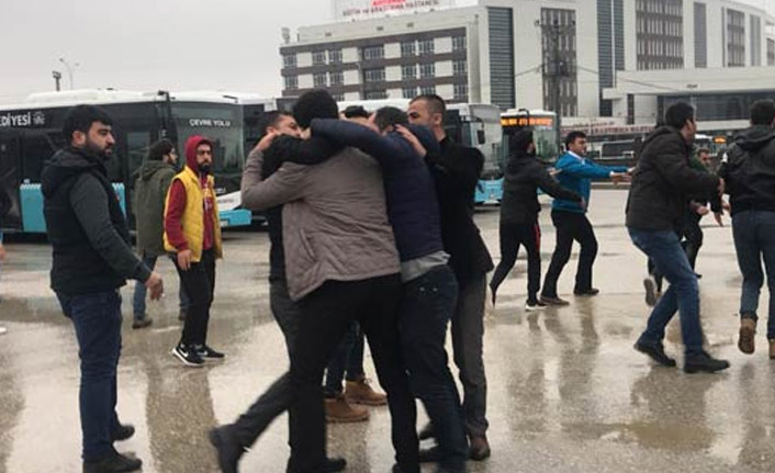 Otobüs şoförleri ile öğrenciler arasında "araç yavaş gitti" kavgası!