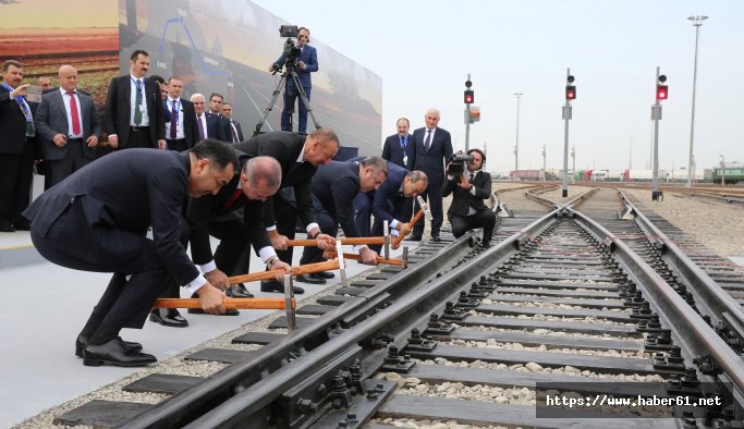 Bakü-Tiflis-Kars Demiryolu hattı açıldı