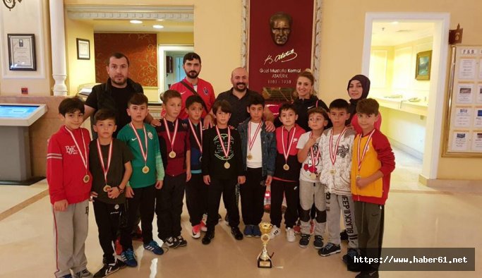 Trabzonlu minik sporcular gururlandırdı