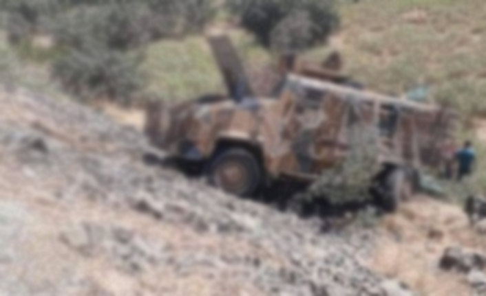 Askeri araç devrildi! Bir asker yaralandı - 04 Ocak 2019