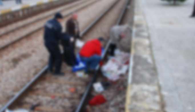 Feci ölüm! Tren çarptı...