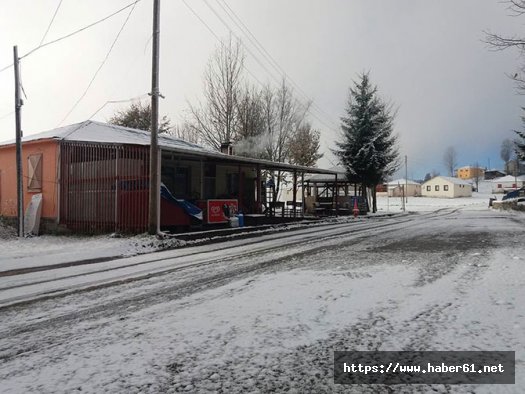 Akçaabat'a yılın ilk karı yağdı