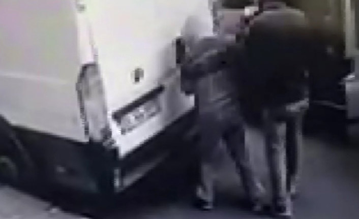 Sadece 1 dakika içinde 17 koli...