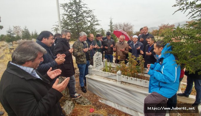23 yıl sonra şehit arkadaşlarının mezarında buluştular 