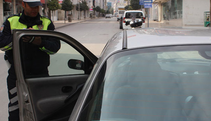 Cam filmi sökülmeyen araca trafikten men!