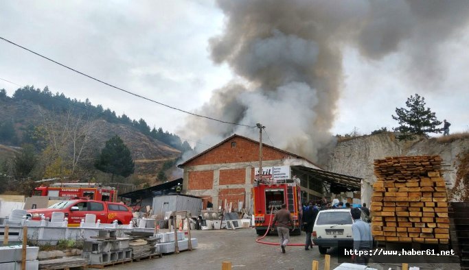 Mobilya atölyesi alev alev yandı
