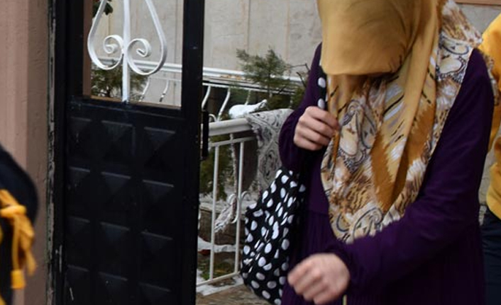 Bebeğin ağlamasına sinirlenip...