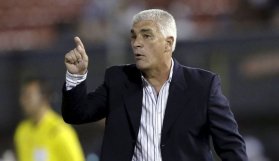 Taraftar yüzüne tükürünce istifa etti