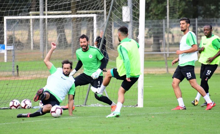 Atiker Konyaspor'un Hollanda kampı başladı