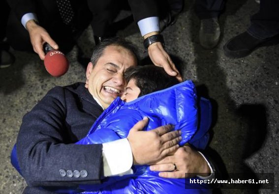 Baba oğul aylar sonra kavuştu... Sözcü Gazetesi muhabiri Gökmen Ulu tahliye edildi