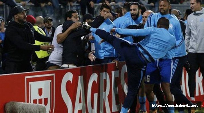 Taraftara tekme atan Patrice Evra’ya 7 ay men