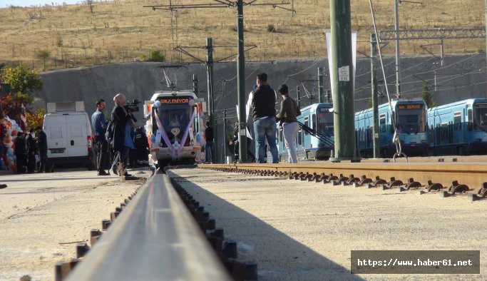 Tramvayı gelin arabası yaptılar!