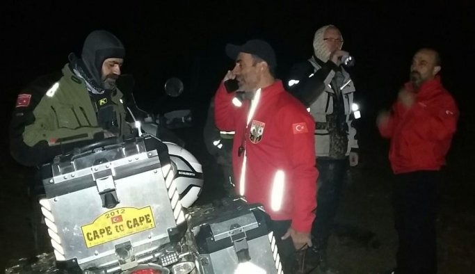 Ormanda kaybolan 3 motorcuyu AKUT kurtardı