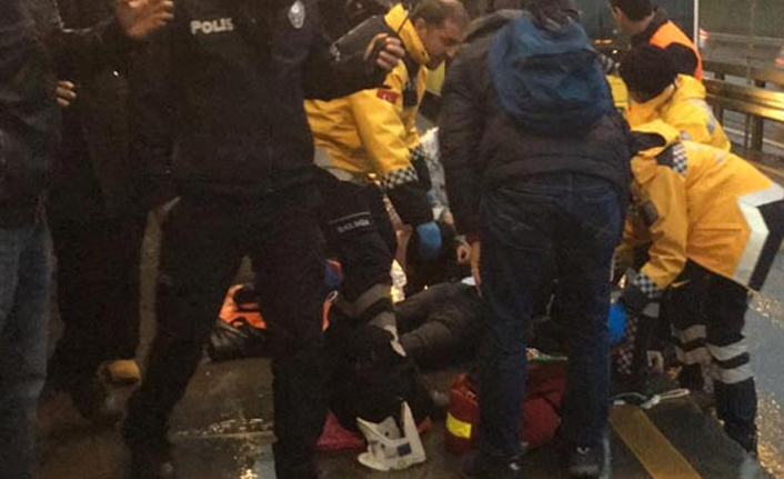 Metrobüs durağında kaza!