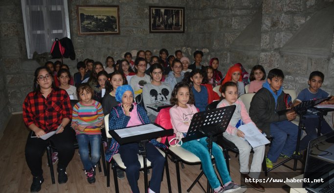Trabzon’da mülteci çocuklardan koro oluşturuldu
