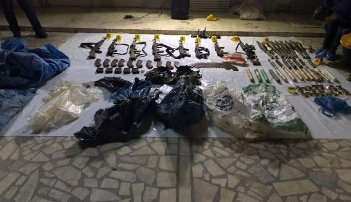 Belediye poşetlerine sarılı silahlar bulundu!