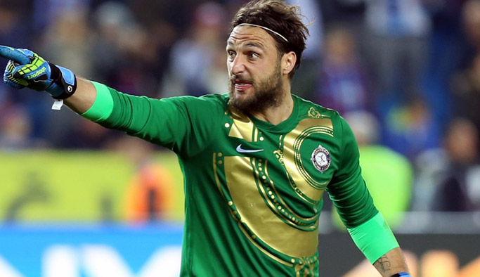 Osmanlısporlu futbolcu çıldırdı!Taraftarla tartıştı