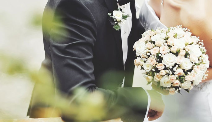 Sağdıçlardan korkan damat gelini bırakıp kaçtı