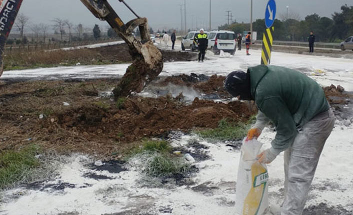 Sülfürik asit yüklü tanker devrildi!