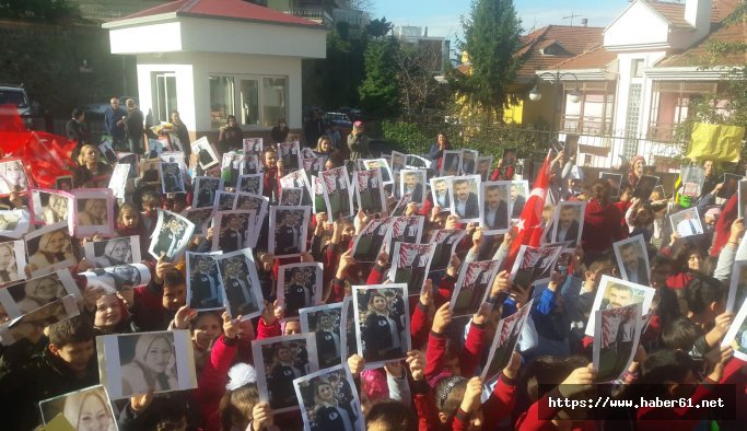 Trabzon'da öğretmenleri duygulandıran kutlama